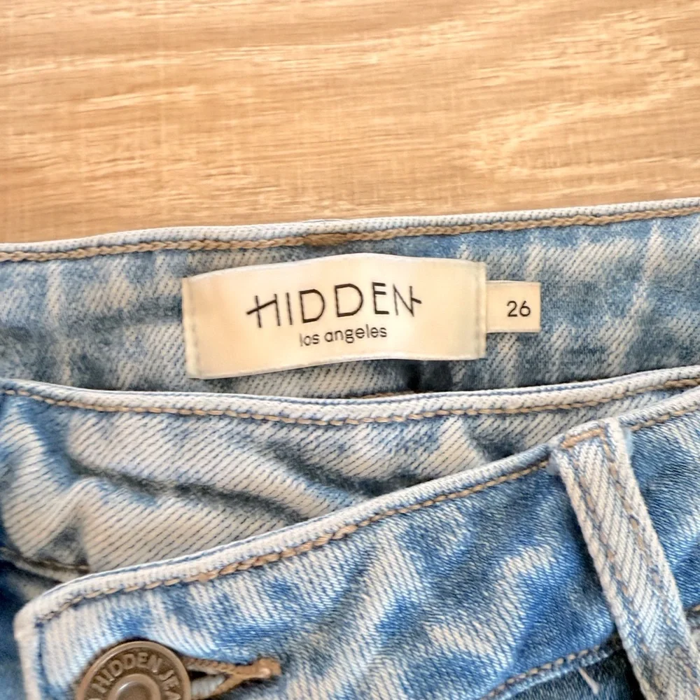 Hidden Tracey Criss-cross Light Distressed Women's Jeans 26 like new! - Picture 4 of 10